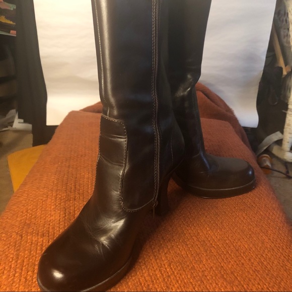 Gianni Bini (8.5M) Chocolate Brown Boots w 2” heel - Picture 16 of 16